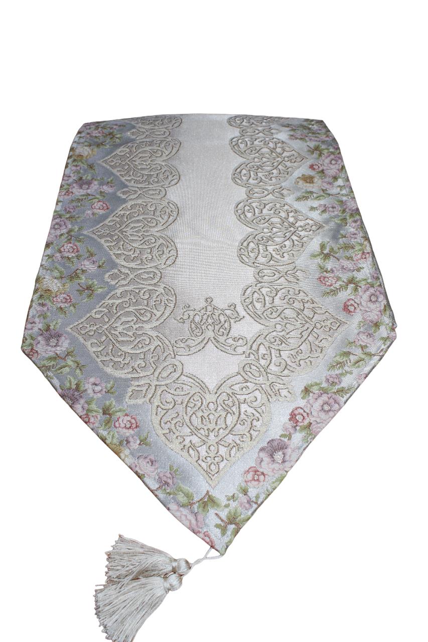 BELİEVE SUEDA JAKARLI DOKUMA SİMLİ PARLAK KABARIK SATEN İPEK GÖRÜNÜMLÜ DEKORATİF RUNNER 45*110 MAVİ-BEJ