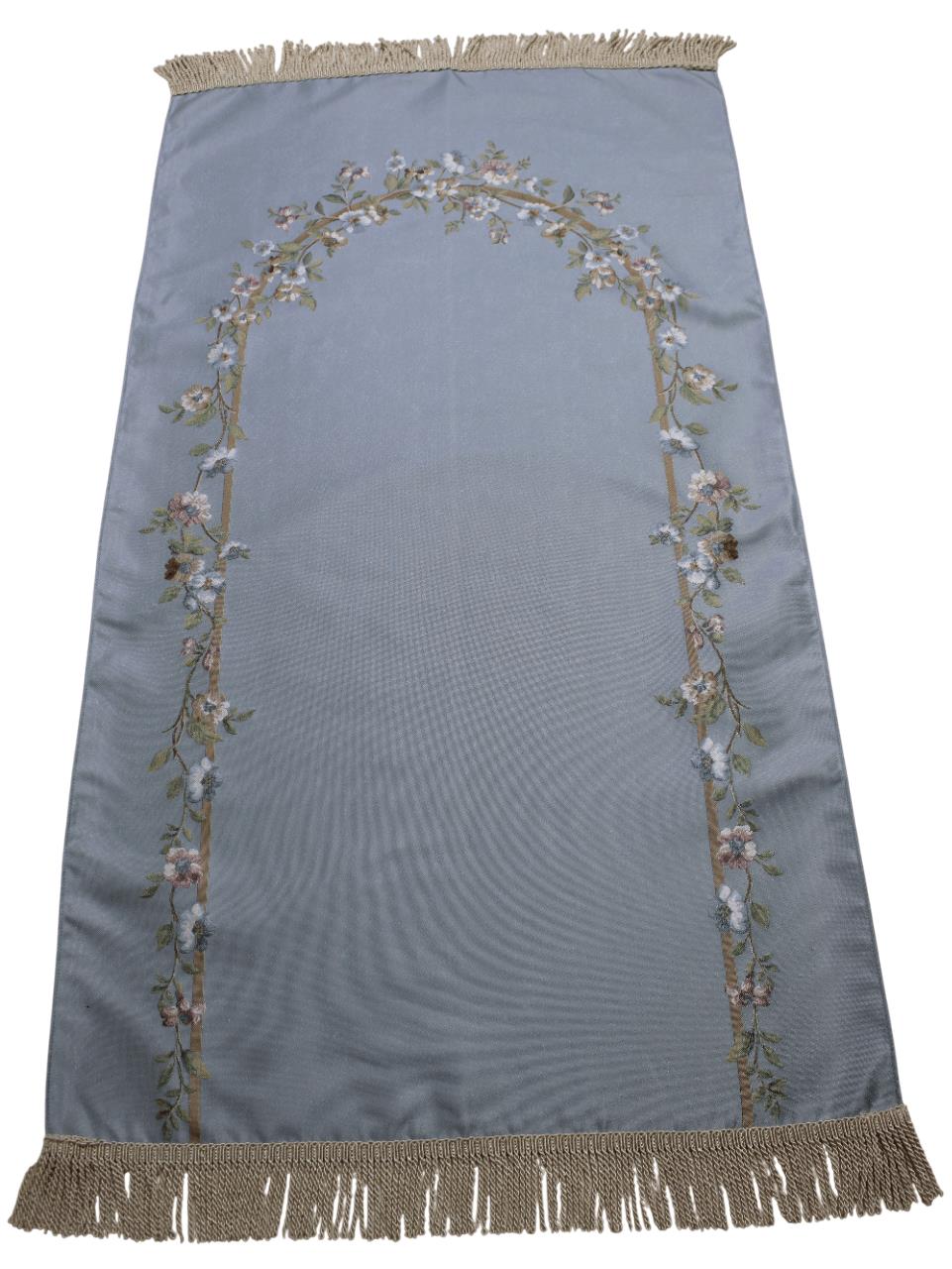 BELIEVE FRESH GOBLEN JAKARLI DOKUMA SATEN  ASTARLI SAÇAKLI BUZ MAVİ SECCADE 70x120