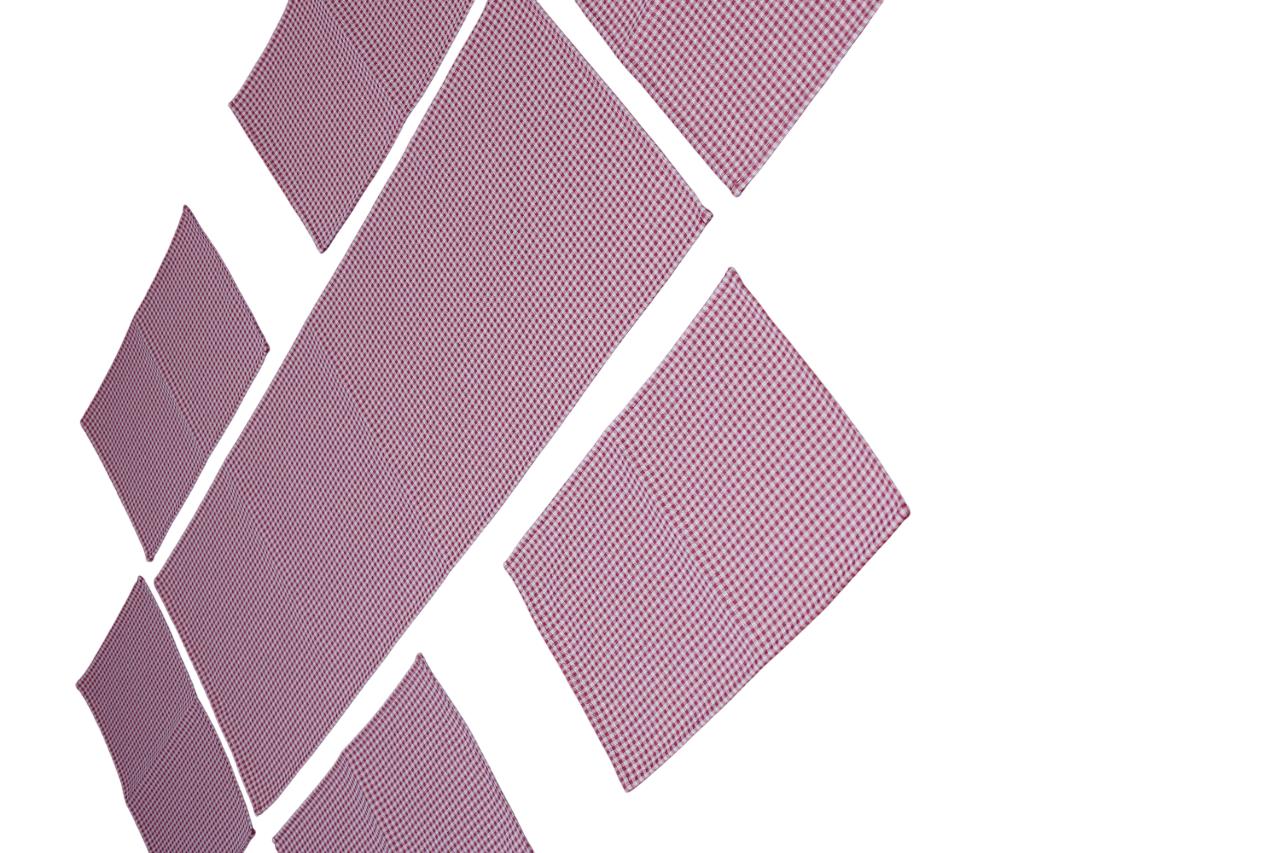 BELIEVE KIRMIZI PÖTİKARE JAKARLI DOKUMA GOBLEN  DEKORATİF RUNNER VE AMERİKAN SERVİSİ 7Lİ  PİKNİK SETİ